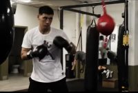 Petinju Kelas light heavy Dmitry Bivol